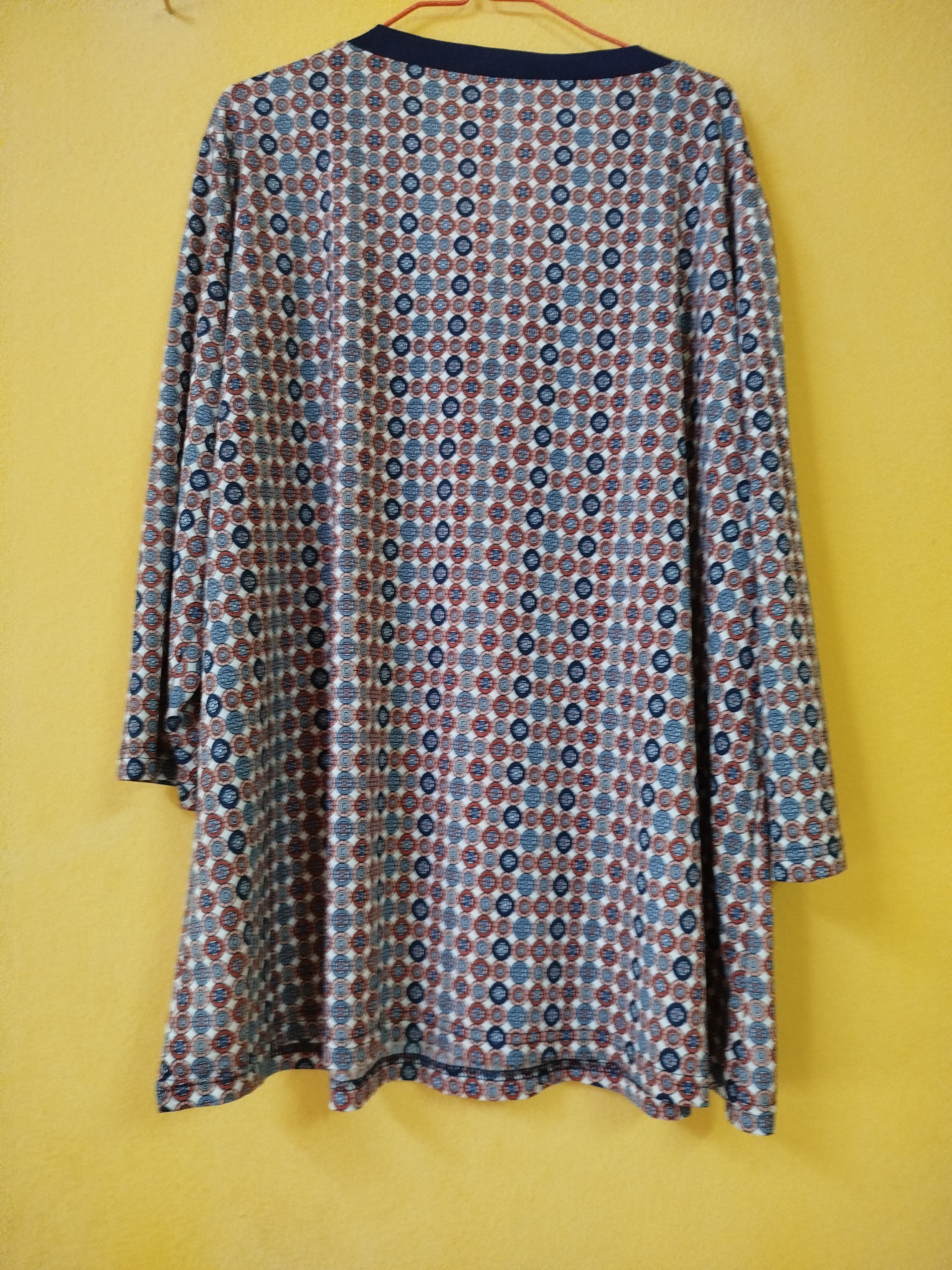 HAUT FEMME AUX MOTIFS ROUGE ET BLEUS LOSANGE