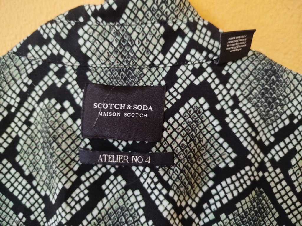 CHEMISE FEMME AUX MOTIFS PEAU DE REPTILE