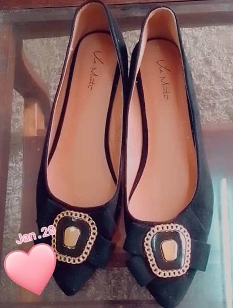 Ballerine Noire avec boucle en or