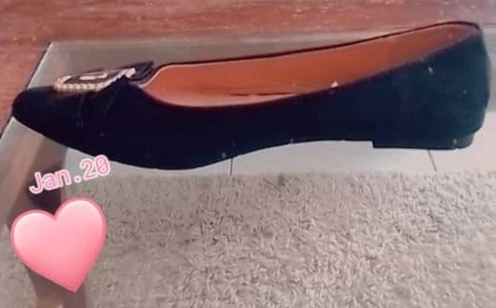 Ballerine Noire avec boucle en or