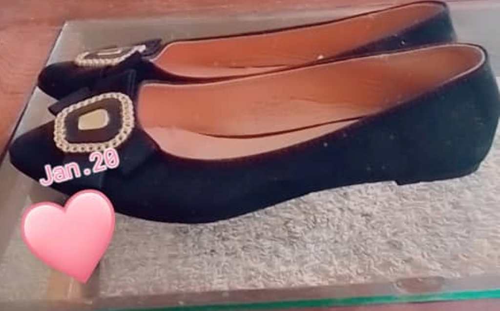 Ballerine Noire avec boucle en or